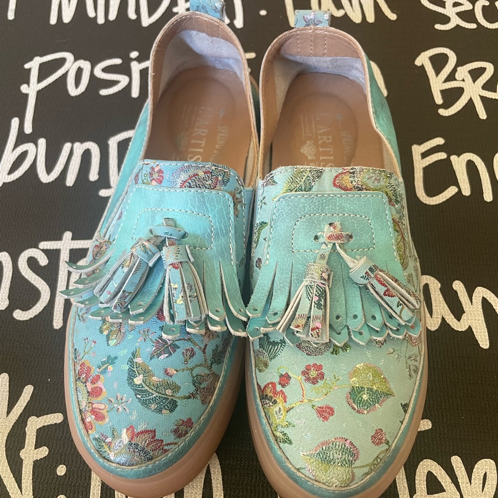 Beautiful loafers from L’ARTISTE💕